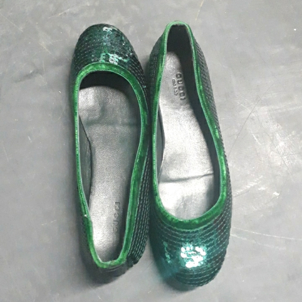 Gucci flat. green sequin. size 38.